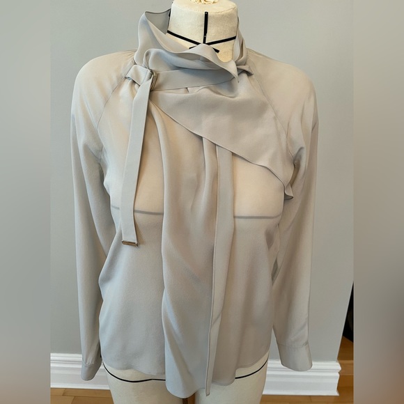 Silk blouse with draped collar and buttons in front - Picture 3 of 9